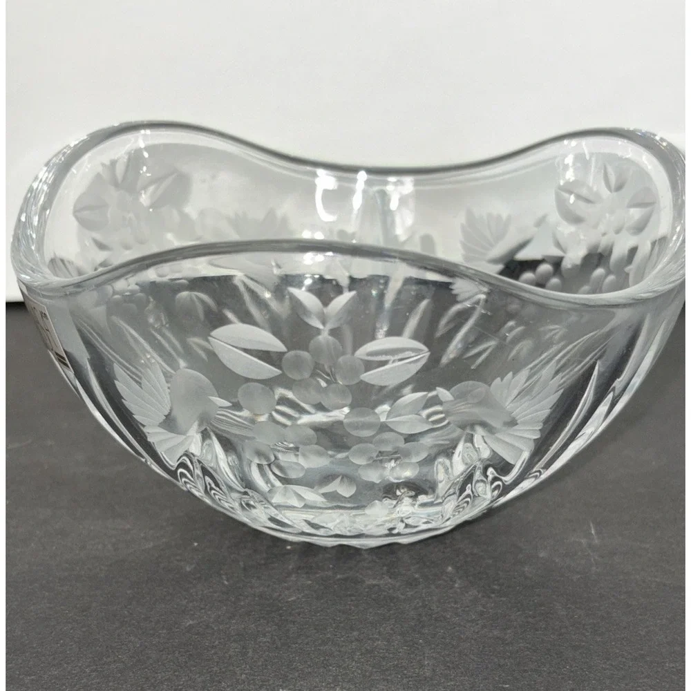 Mikasa Clear Crystal Beautiful Scalloped Hummingbird Bowl‎ 6x3